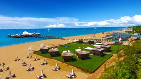 VON RESORT GOLDEN COAST Pools & Beach